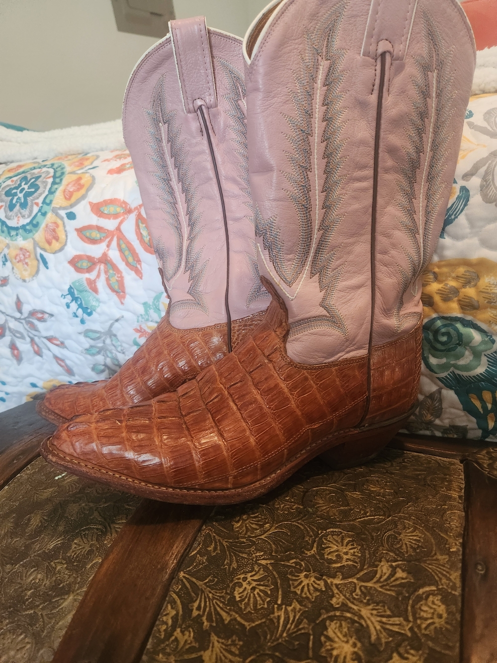 TONY LAMA VINTAGE WOMEN's Caiman Boots